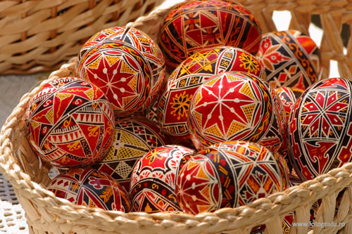 Romanian Easter Traditions - Painted Eggs, 
Copyright Dinu Lazar - www.Fotografu.ro