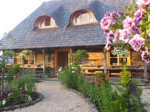 Learn about Romania’s rural life and traditional crafts at Palmari’s Centre