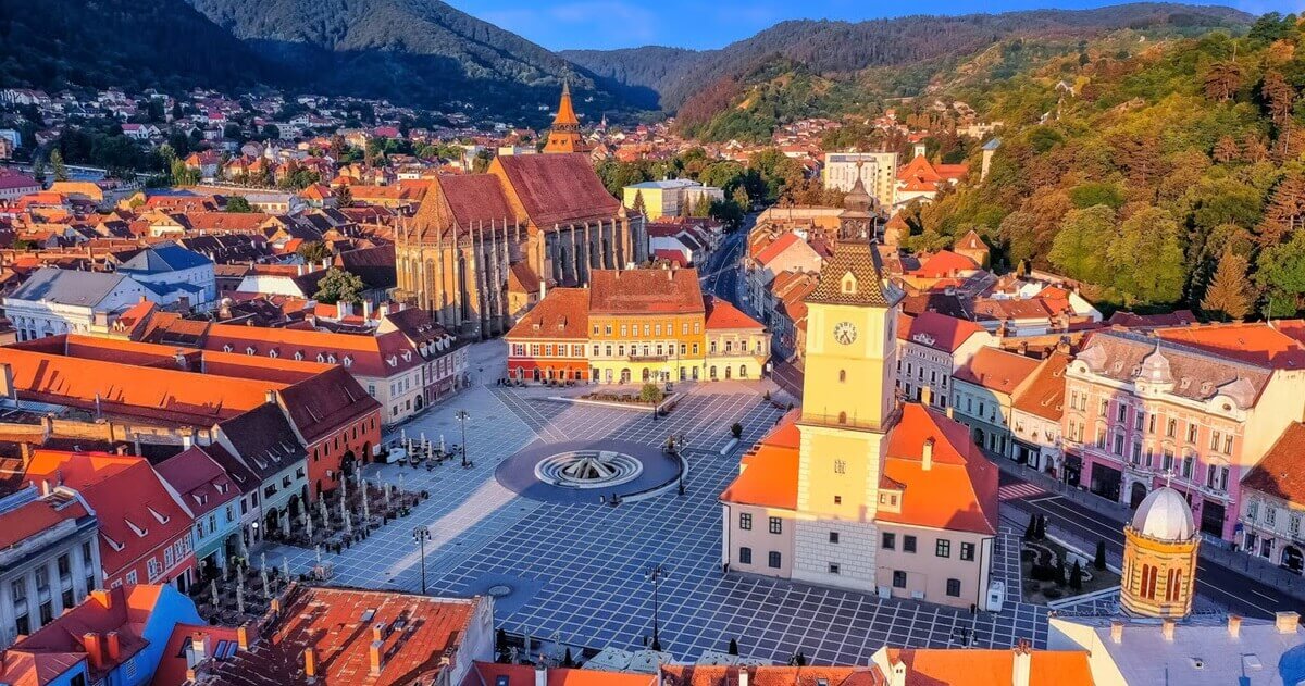 brasov - town - council - square - and - old - townhall