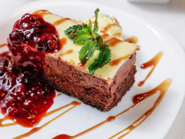 lacrimi-si-sfinti-restaurant-hausgemachtes-dessert