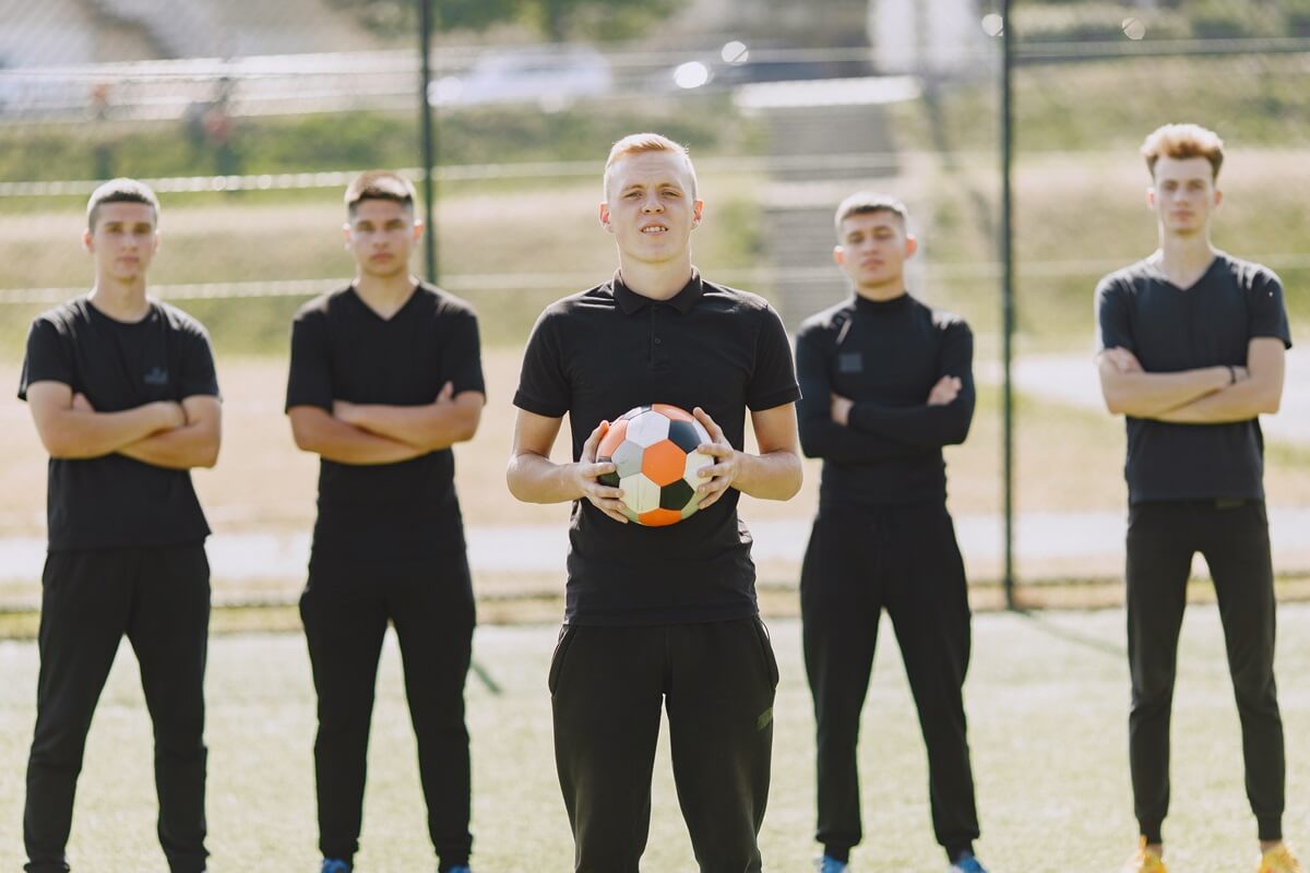 MEN - PLAY - SOCER - PARK - TOURMENT - MINI - FOOTBAL