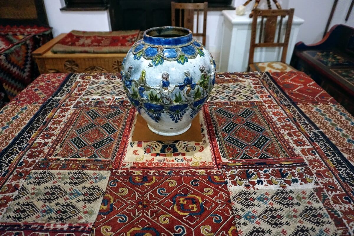 dr.-nicolae-minovicifolk-art-museum-bucharest-textiles