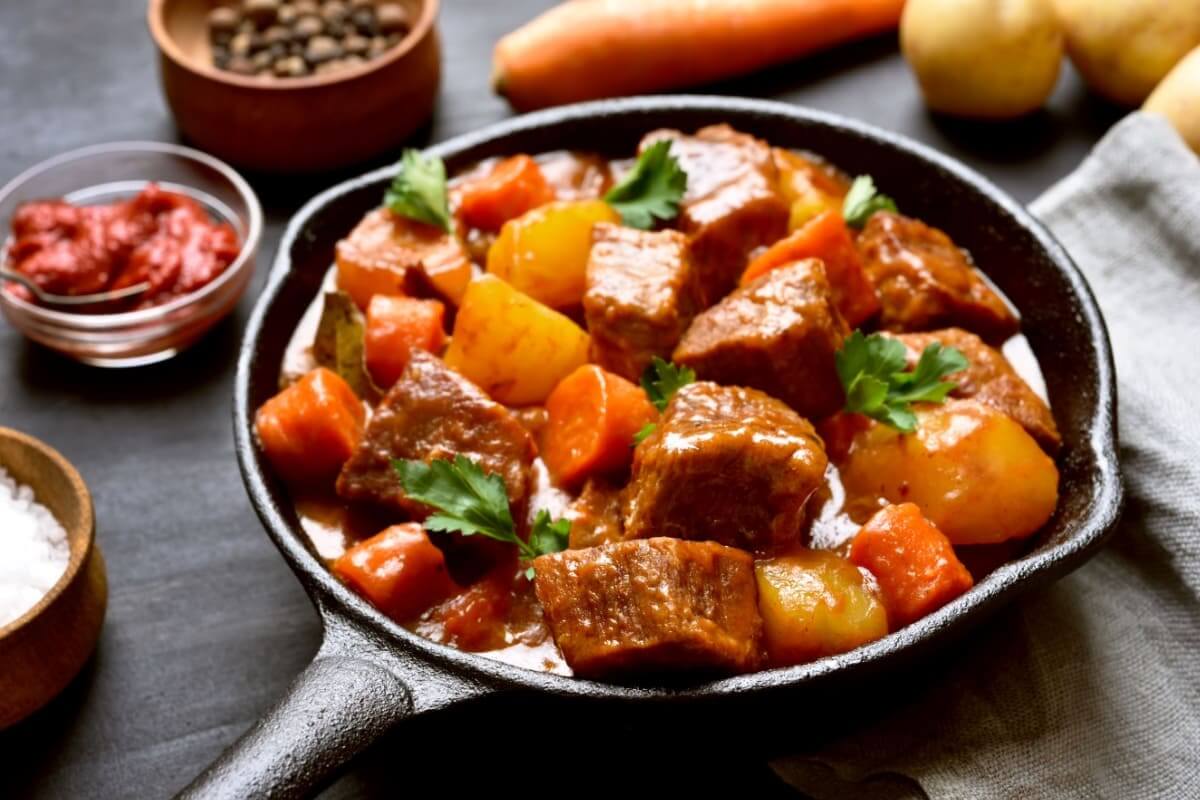 guisado-de-porco-e-batata-tocanita-de-cartofi-cu-carne-de-porc 
As rotas