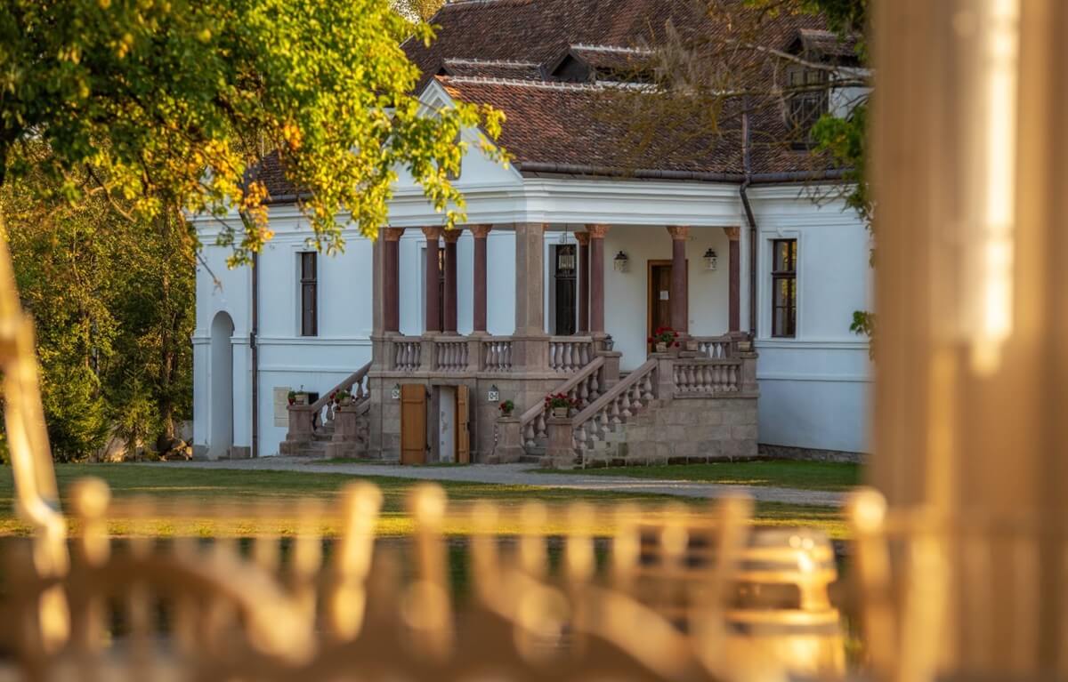 kalnoky-manor-village-miclosoara-transilvânia